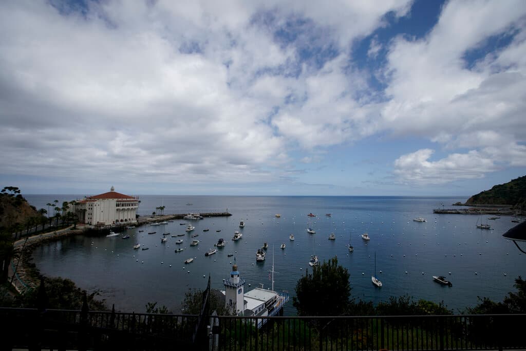 <b>La playa Avalon en la isla Catalina</b>
<br>Otra playa en la alerta es la popular costa en la isla en las costas del condado.