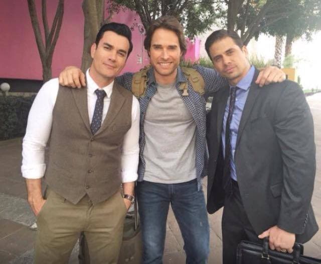 <b><a href="http://www.univision.com/temas/david-zepeda">David Zepeda</a></b> y 
<b><a href="http://www.univision.com/temas/pedro-moreno">Pedro Moreno</a></b> son sus compañeros de reparto.