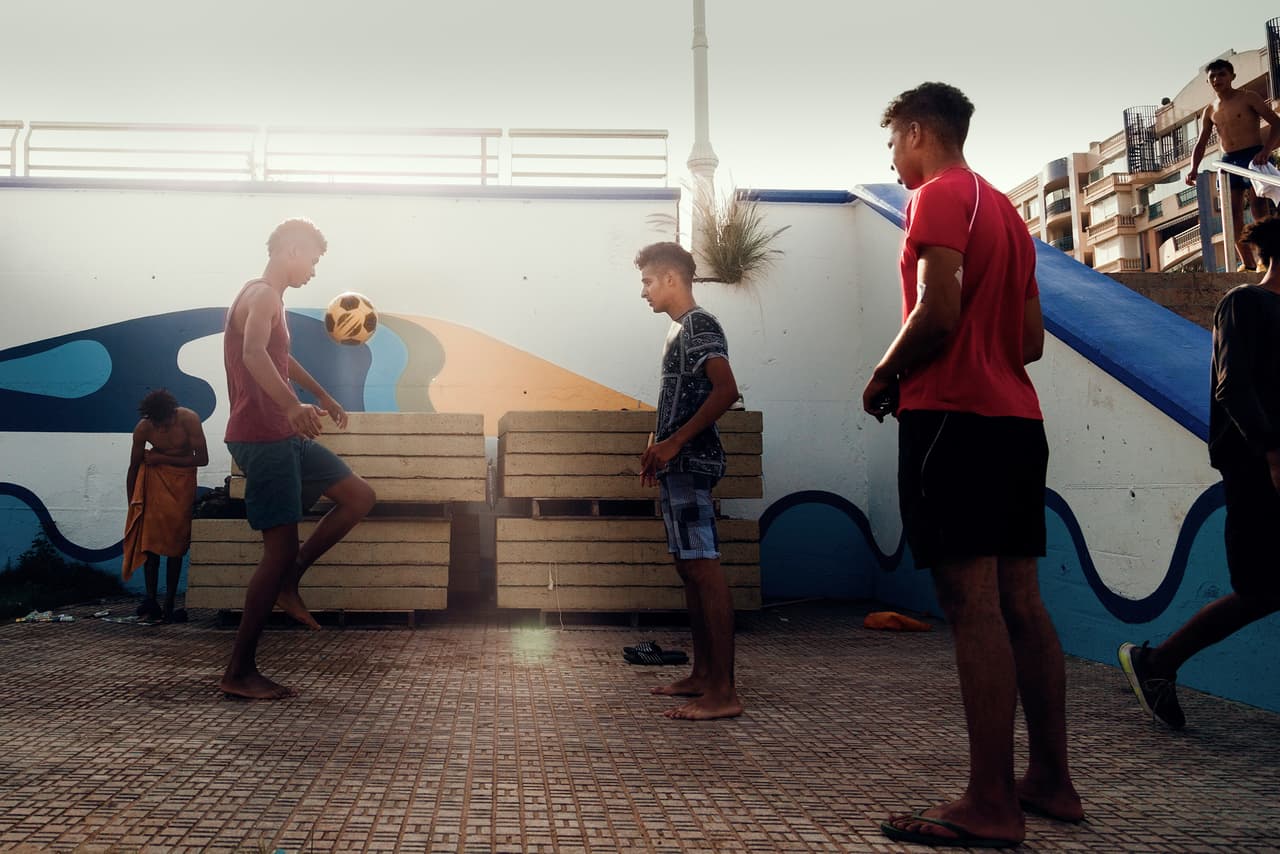 Melilla, a Spanish enclave in north Africa, has been known as the last border for thousands of migrants who’s final destination is Europe. As such, it is experiencing one of the biggest migration crises of its recent history. Hundreds of unaccompanied minors await to cross the border irregularly, so they can enter European territory. For the most part, they come from Morocco, Melilla's neighboring country. The biggest migration wave of unaccompanied minors into Spain is happening right now, in 2018. Between January and April of this year, Spain has received 6,248 unaccompanied boys and girls --almost as much as they received in all of 2017. This is how Melilla, on its own, has become home to over 1000 unaccompanied minors. Of the thousands, hundreds end up facing the harsh reality of living on the street due to overcrowded detention centers. They are an empovrished and marginalized community that struggles to find a way out of Africa, oftenly using dangerous methods of travel.