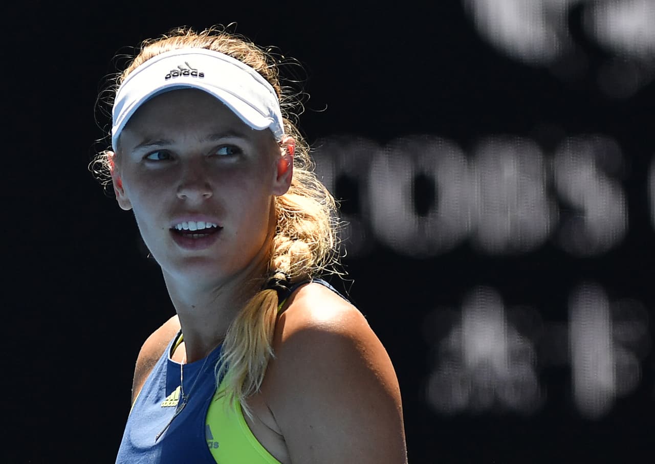 La danesa Carolina Wozniacki ratificó su condición de favorita y venció a la belga Elise Mertens con sets 6-3, 7-6 (2) en una hora y 37 minutos de juego para ponerse como finalista del Abierto de Australia.