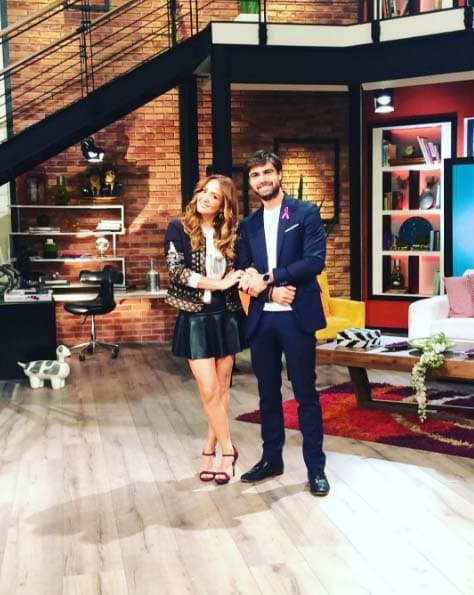 El guapísimo Santiago Ramundo nos enamoró a todas con sus impactantes ojos. El cantante y actor argentino está hecho todo un cuero.