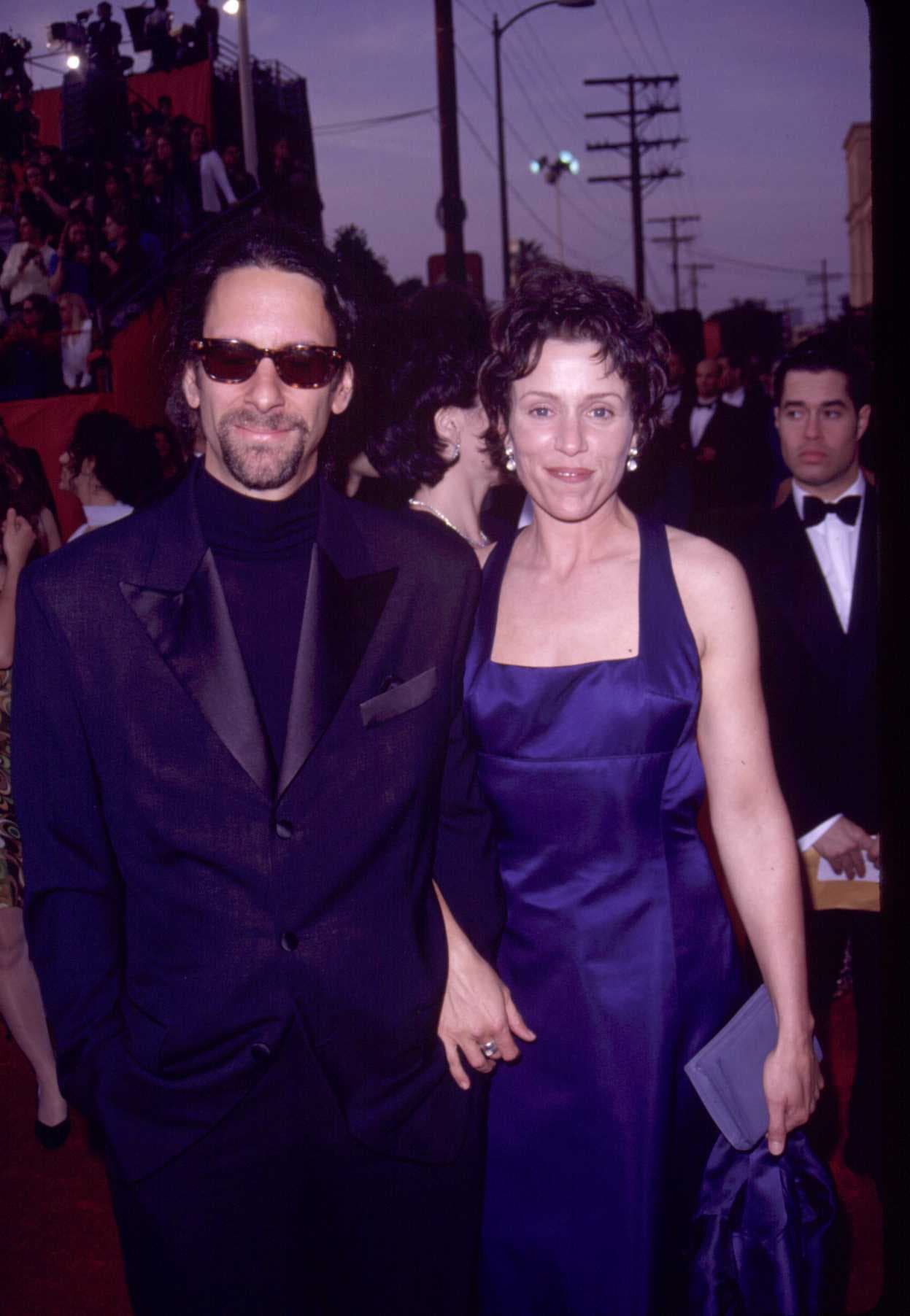 En 1997, los Oscar vieron competir y ganar en conjunto a una de las parejas más sólidas de Hollywood: 
<b>Joel Coen y Frances McDormand,</b> quienes trabajaron juntos en ‘Fargo’. El director ganó en la categoría de Mejor Guión Original y la intérprete en la de Mejor Actriz Principal.