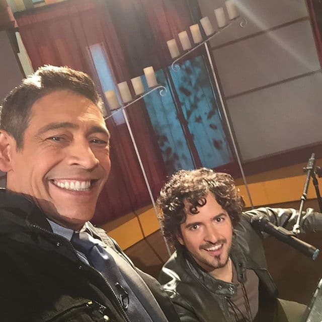 Disfrutando la hermosa voz de Tommy Torres. (28 de septiembre).