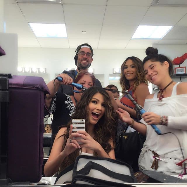 Las manos que la ponen más bella. (25 de septiembre).