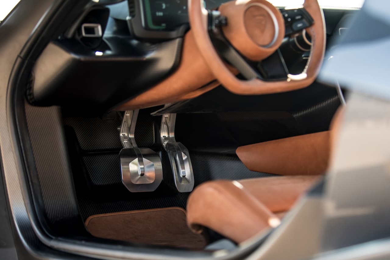 Este ‘hypercar’ también cuenta con el sistema de ‘torque vectoring’ que ayuda a mantener la estabilidad del vehículo mientras se atraviesan curvas.