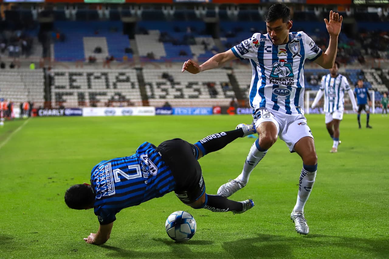 Los Tuzos se fueron con ventaja al descanso tras los tantos de Nicolás Ibáñez y Luis Chávez, pero Ángel Sepúlveda rescató el empate para los Gallos; José Angulo había adelantado a los visitantes.