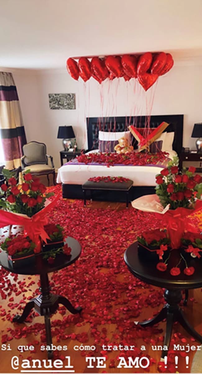 Karol emocionada por el detalle, le escribió en Instagram la frase: “Si que sabes como tratar a una mujer”. Frase que ahora vuelve a resonar, pues lo mismo está haciendo Anuel con su novia Yailin.