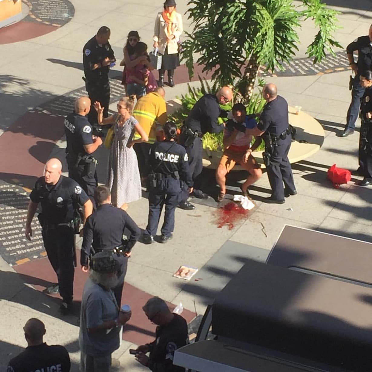 Apuñalan a un turista en pleno centro de Hollywood