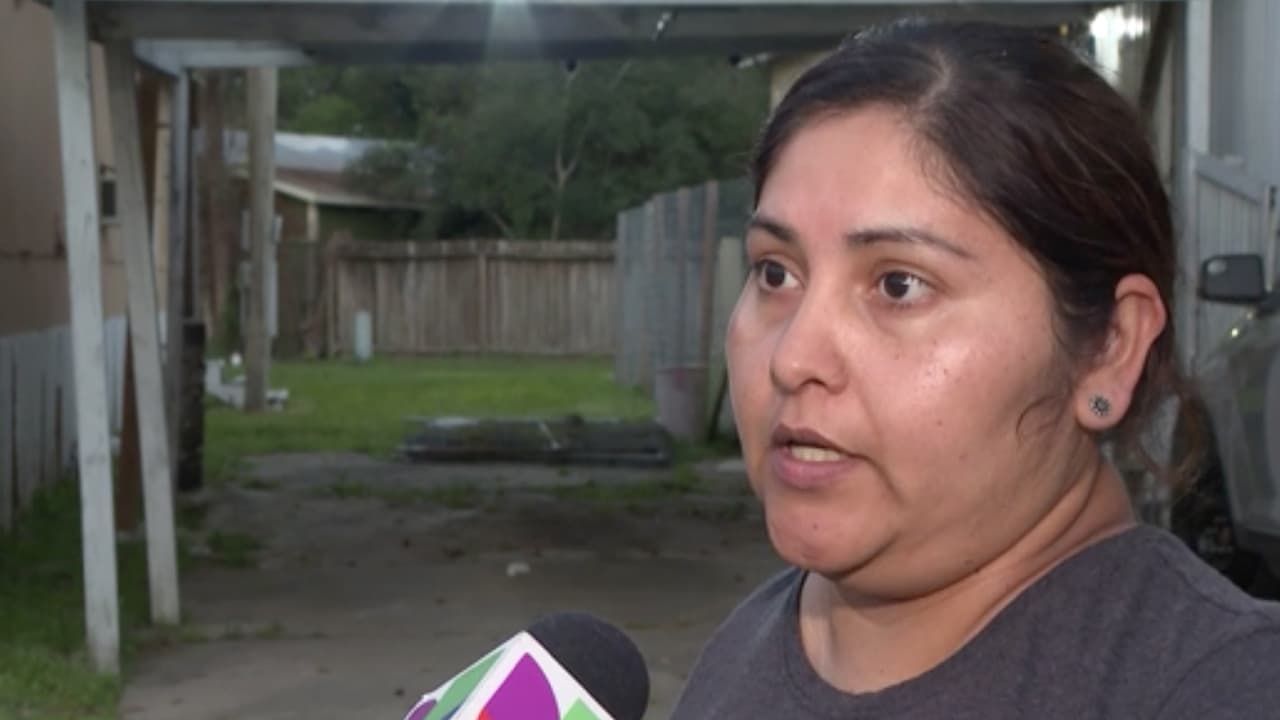 Dinora Córdoba, dijo que tampoco cree que estuviera secuestrada. “Miré a más policías y a los bomberos. Yo le dije al bombero ¿todo bien? y dice: ' es que adentro está una mujer secuestrada'. Ella ha de tener alguna reacción de las drogas, le dije yo, pero ella no está secuestrada. Me dijo que las puertas estaban con candados y aseguradas las ventanas, yo le dije, las ventanas están aseguradas por los huracanes, así las aseguró el muchacho”, indicó.