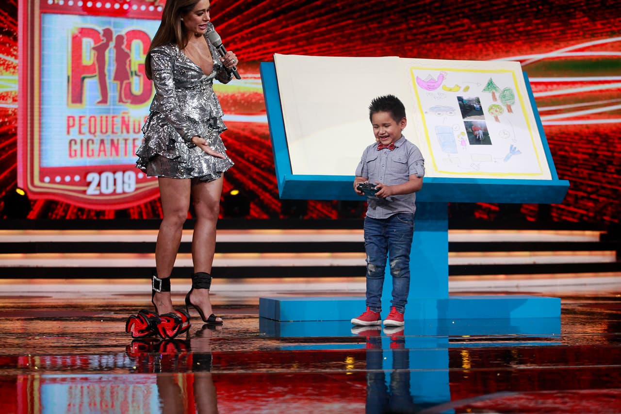 Otro de sus sueños era tener un carro a control remoto, por lo que la producción se lo regaló.