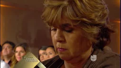 Con él estuvieron su madre Manuela, quien no pudo disimular la emoción de ver a su hijo cantarle a La Morenita.