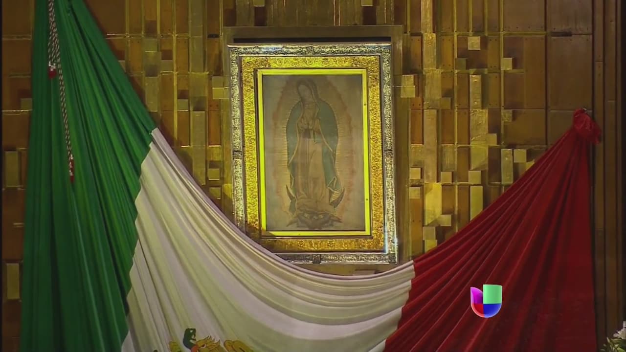 La presentación del músico fue una de las emotivas de la noche, y lo hizo de todo corazón en el cumpleaños de la virgencita.