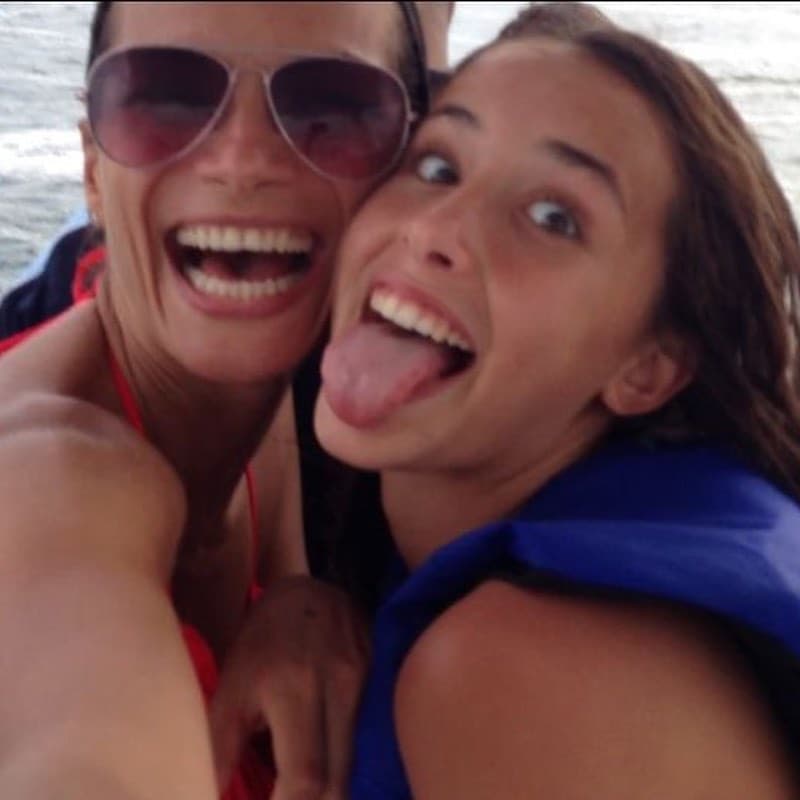 La cumpleañera también tiene una bonita relación con Cristy Bernal, esposa de Alan Tacher y mamá de sus hermanos Michelle y Liam.