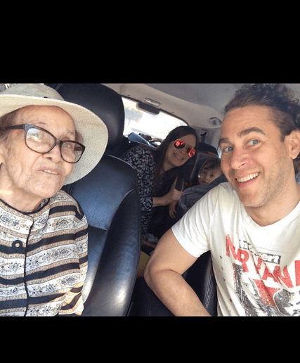 "Hoy con mucho dolor, he perdido en este mundo a mi abuela amada, y Dios me ha regalado un ángel en el cielo. ¡Hasta pronto Doña Pura! En paz descanse.", finalizó Carlos en su mensaje.