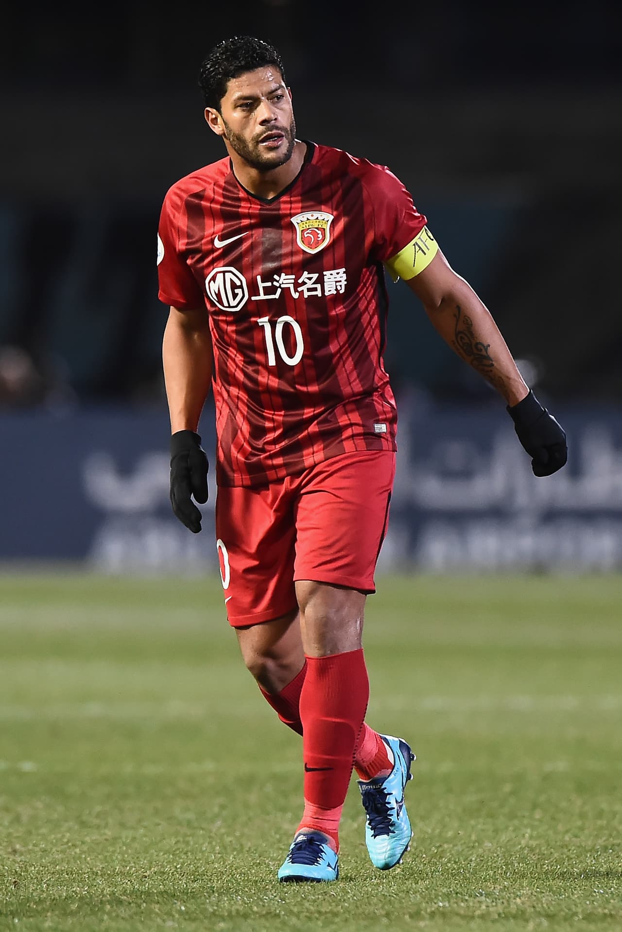 El segundo lugar es de
<b>Hulk, quien abandonó el Zenit para unirse al Shanghai SPIG por 55,8 millones de euros.</b>