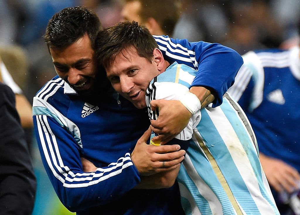 Ezequiel Garay y Lionel Messi jugaron juntos en la Selección de Argentina. Garay compartió cancha con el 'Bicho' dos temporadas en el Real Madrid.