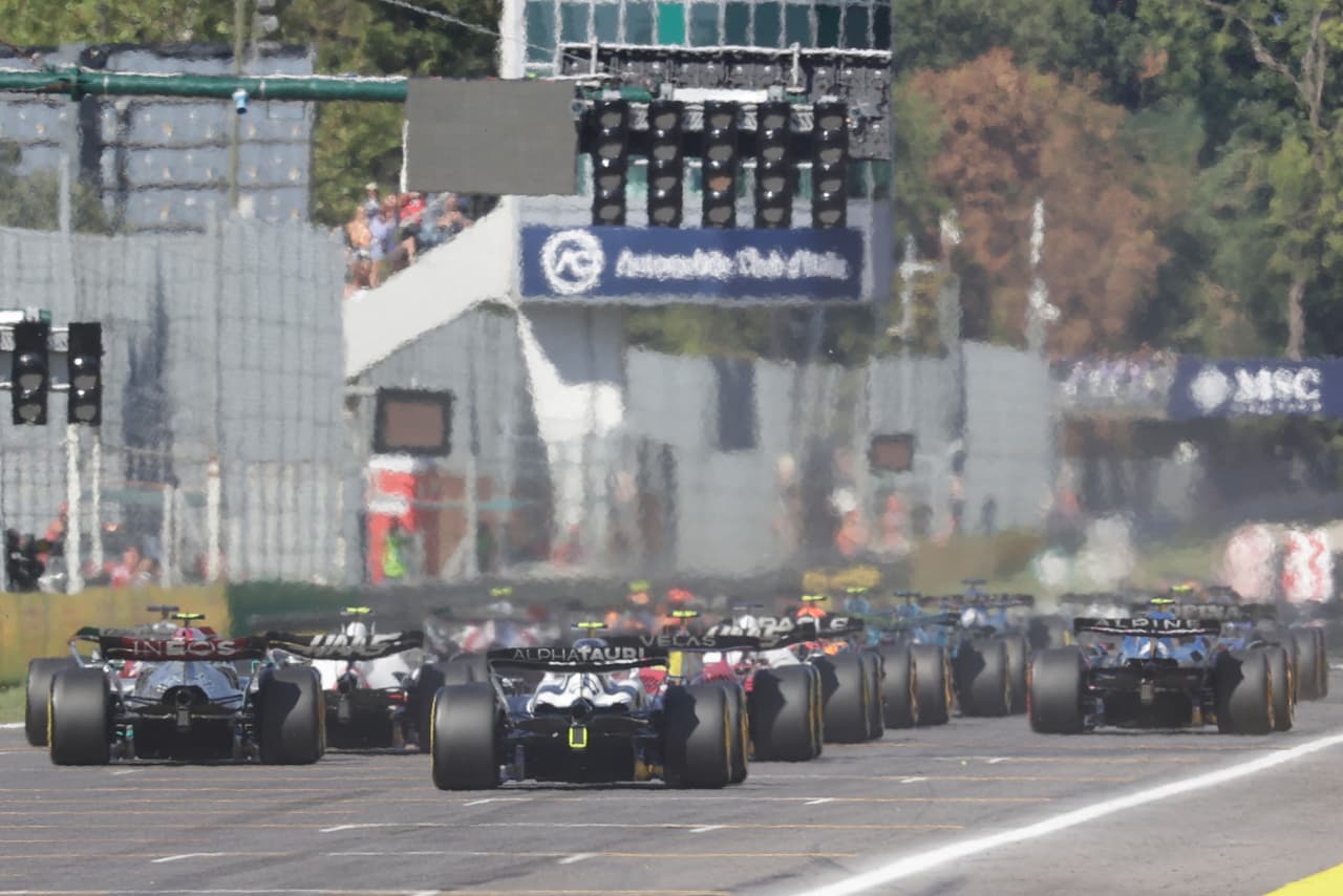 Verstappen ganó en el GP de Monza y el mexicano Sergio Pérez terminó en sexto lugar tras una estrategia que le ayudó a subir posiciones; la carrera finalizó con Safety Car tras abandono de Ricciardo.