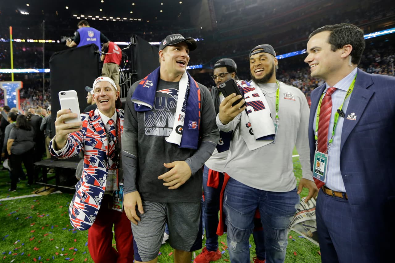 Justamente, el segundo título de Gronkowski en el Super Bowl fue lejos del emparrillado por una lesión, lo que no opaca su carrera.