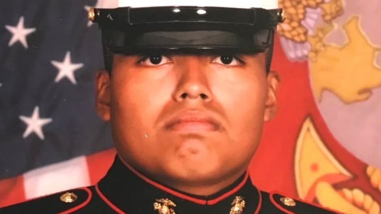 Lo iban a deportar y ahora recibirá una compensación de 190,000 dólares: el feliz final de la historia de un veterano hispano 