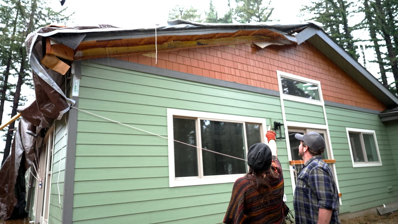 <b>3.</b> Trabaja con los departamentos municipales de tu ciudad para asegurarte de entender el proceso de reparación/reconstrucción y aprovechar los servicios gratuitos que ellos puedan ofrecer.