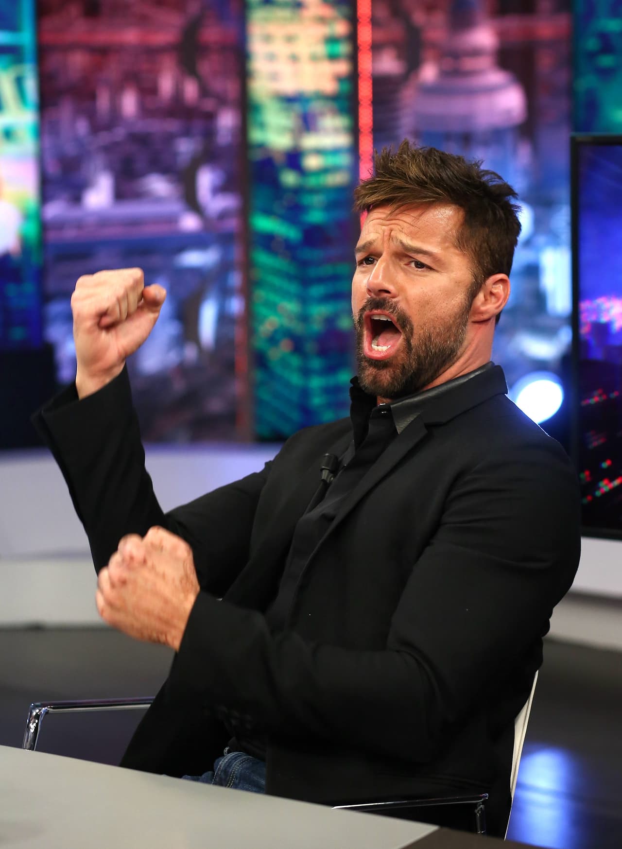 El boricua lanzó en febrero su nuevo tema musical llamado ‘Fiebre’, el cual ya tiene 25 millones de reproducciones en YouTube.