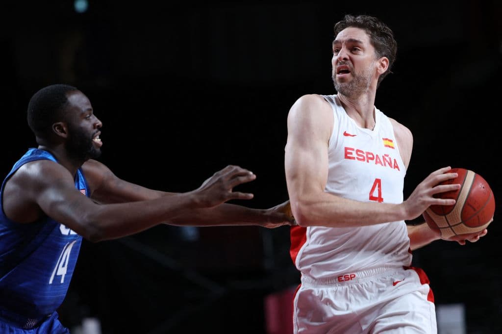 Estados Unidos derrota a España, el campeón mundial en baloncesto