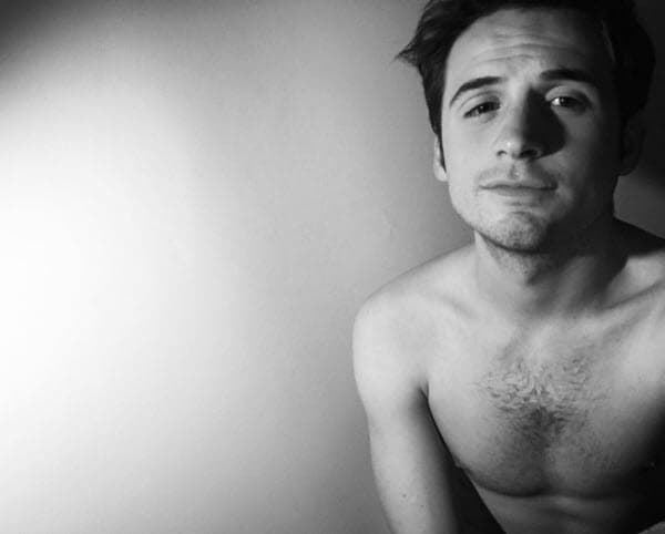 <b>Jesús</b> se ha dedicado a participar en cine y televisión, su trabajo más reciente es en la serie de Netflix 'Club de cuervos'.