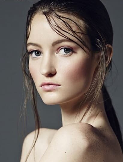 Su rostro es hermoso y por eso llama mucho la atención.