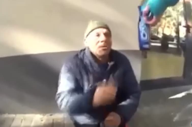 El 'youtuber' que regaló galletas con pasta de dientes a un indigente no podrá usar la página por 5 años