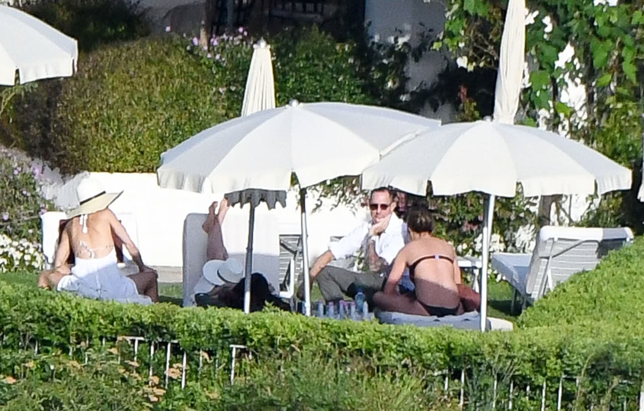 Jennifer también estaba acompañada por unas amigas.