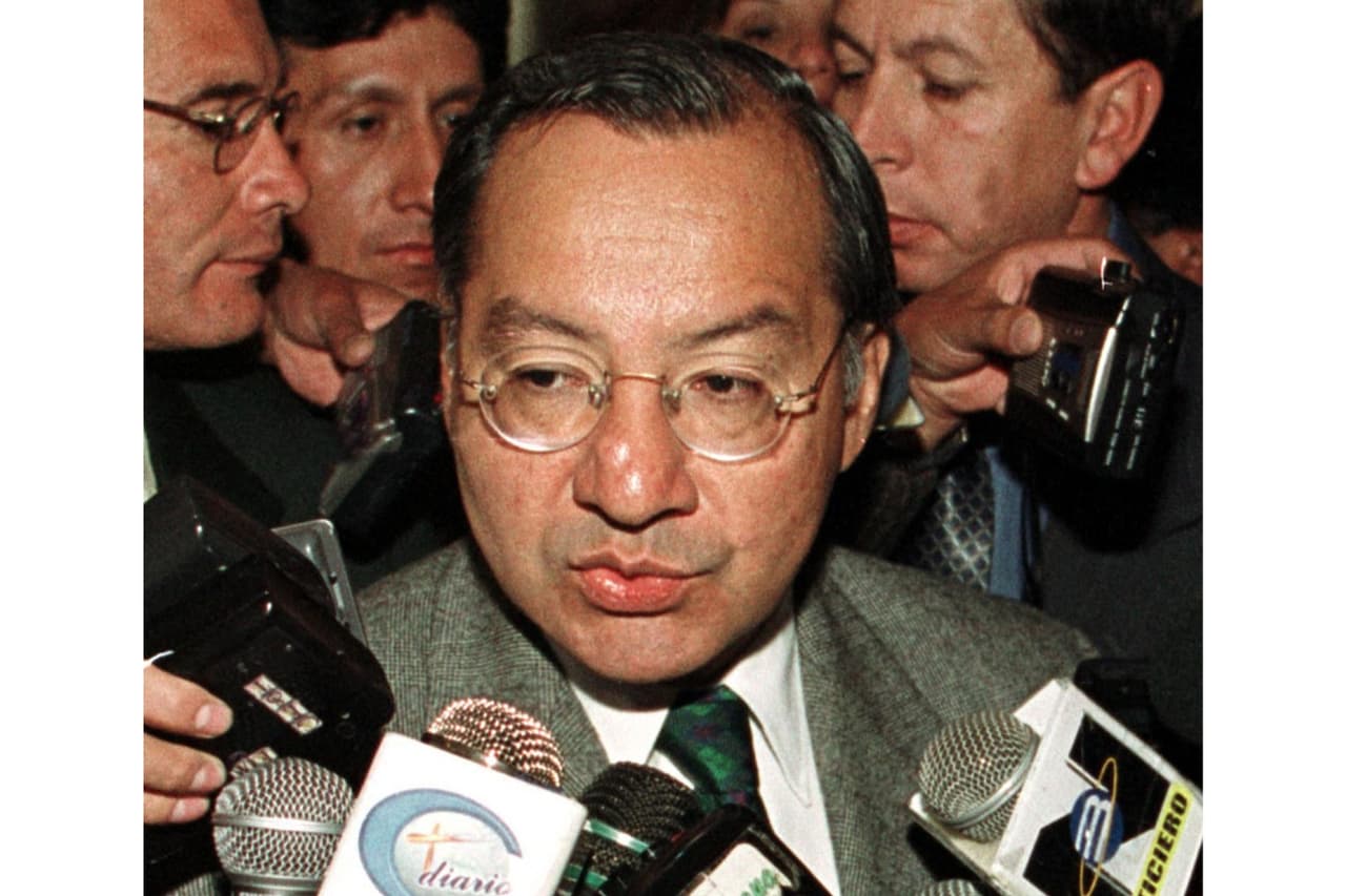 Fue embajador de EEUU y lo apresaron por espiar para Cuba. Ahora, se declarará culpable en sonado caso de traición diplomática