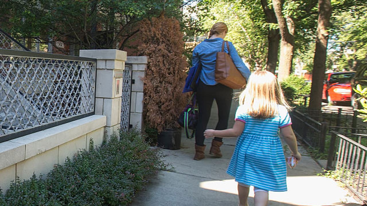 ¿Planeas mudarte este verano? hospital infantil asegura que el cambio afecta a tus hijos, pero explica cómo ayudarlos
