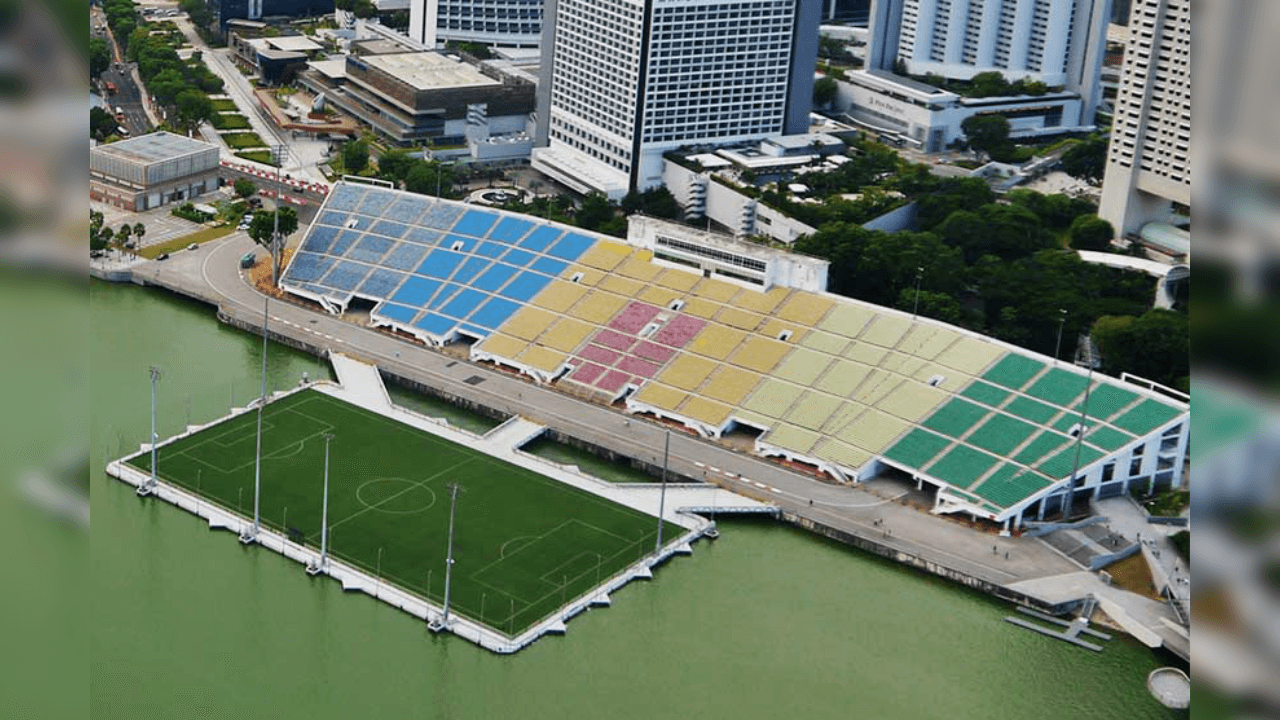 <b>The Float at Marina Bay Stadium (Singapur)</b>
<br>- Es un estadio multipropósito en la zona de Marina Bay en el centro de la Ciudad de Singapur.
<br>- La grada está situada en tierra firme y tiene capacidad para 30,000 personas.