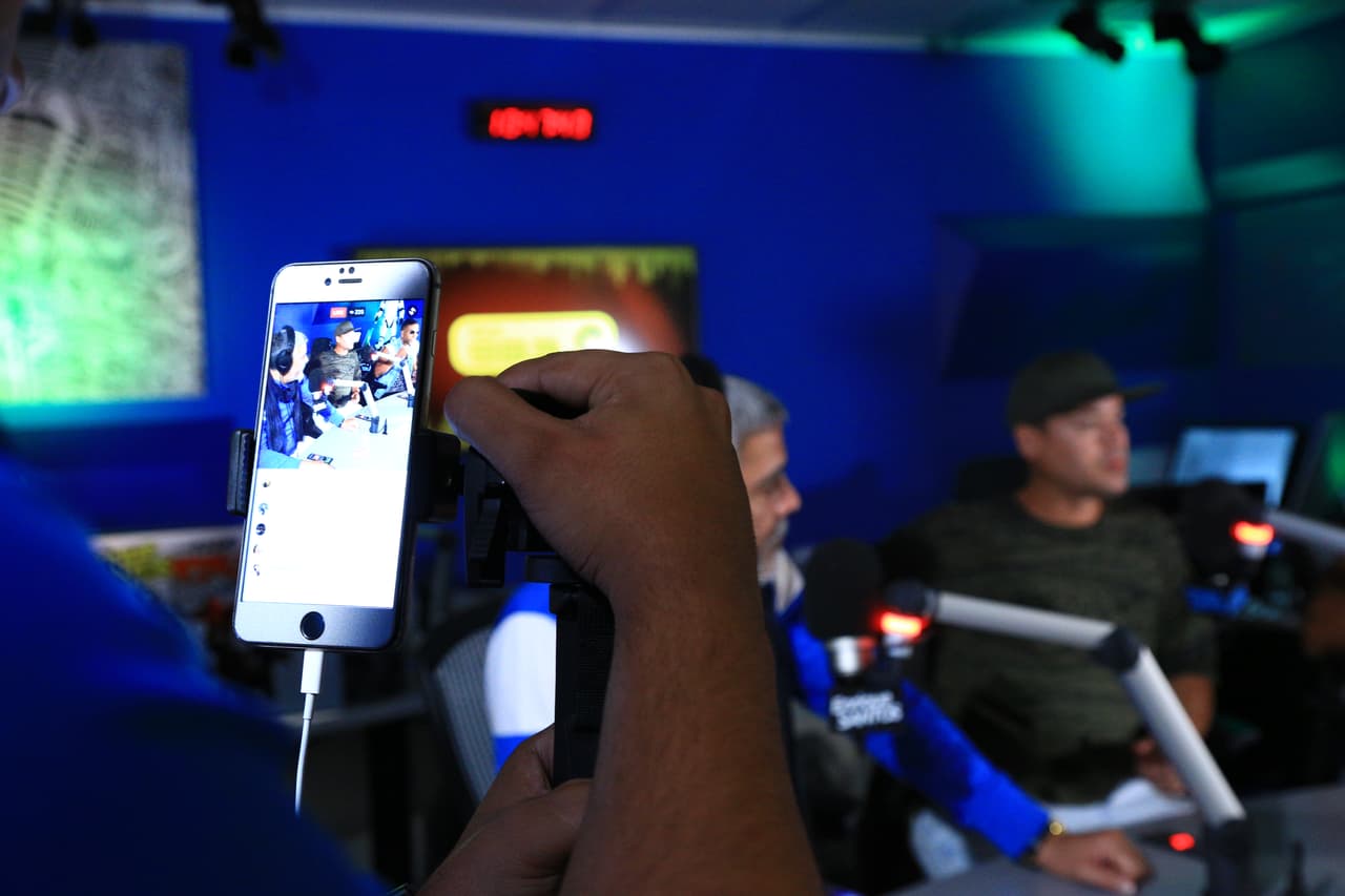 Después de 7 años ausentes de los escenerios, Los Orishas regresan a presentarse en Miami, pero primero no podía faltar una visita al Enrique Santos Show.