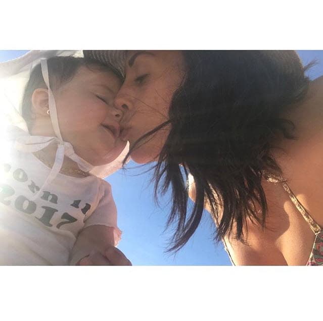 <b><a href="https://www.univision.com/programas/novelas/zuria-vega-enamorada-de-su-pequena-lua-fotos">Lúa</a></b> se ha convertido en una famosa bebé gracias a las fotos que sus padres, Zuria Vega y Alberto Guerra, comparten en las redes sociales.