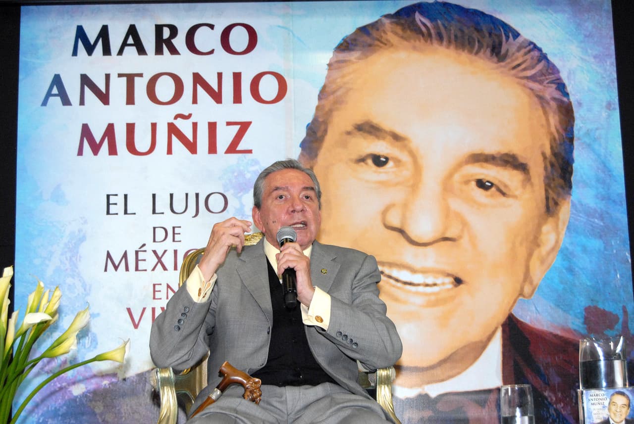 <b><a href="https://www.univision.com/contenido-patrocinado/la-osteoporosis-en-resumen">La osteoporosis</a></b> disminuye la densidad del tejido óseo, provocando que los huesos queden más propensos a fracturas. En ocasiones, estas pueden suceder solo con un golpe suave o incluso hasta con un estornudo fuerte.