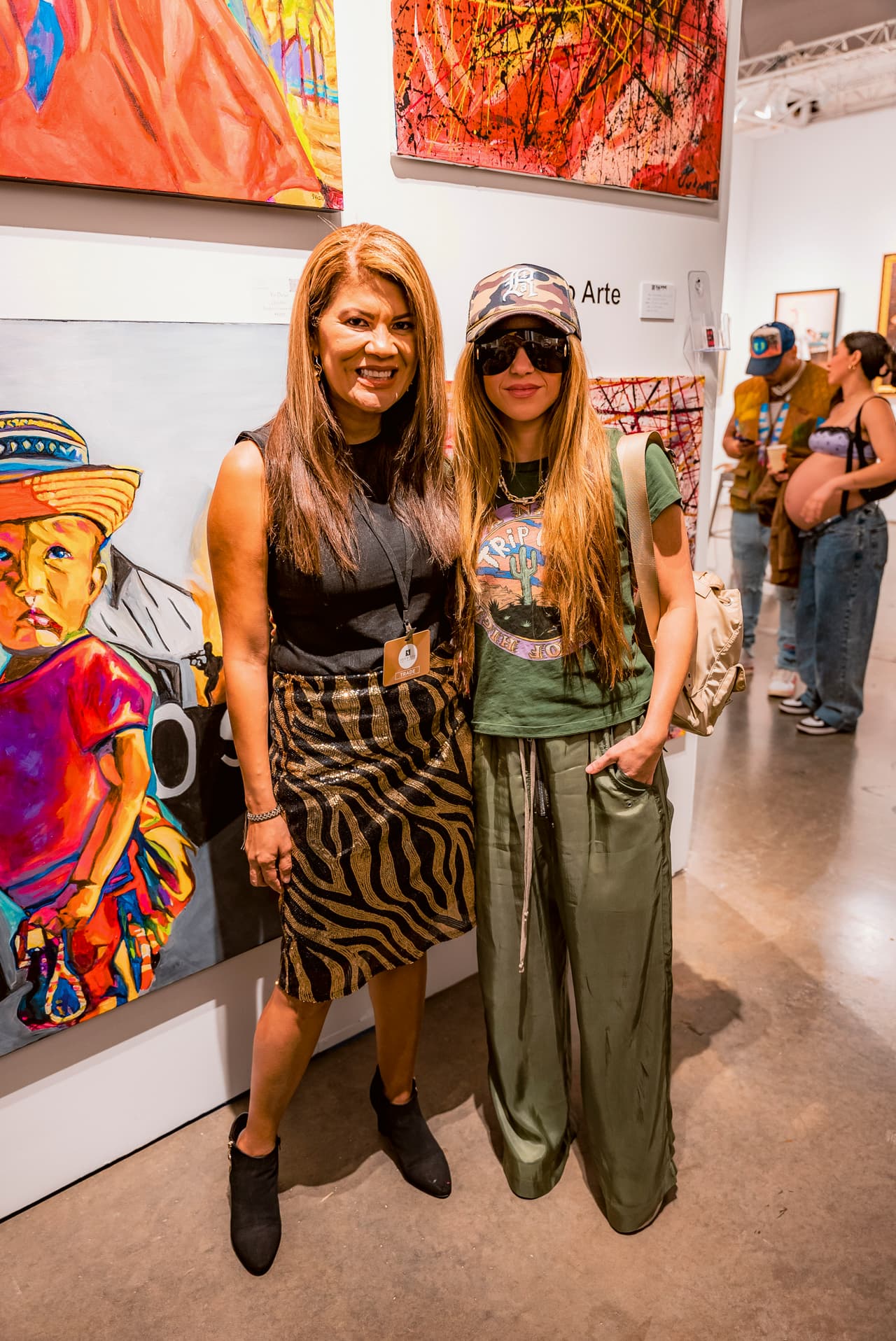 Shakira con su amiga, la artista plástica Yei Duran.