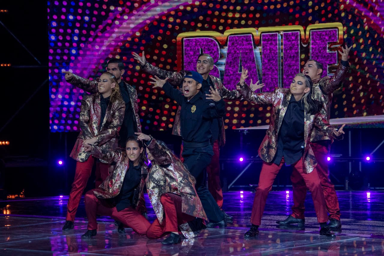 Después apareció el grupo Midrash, ocho chicas y chicos dispuestos a sacar sus mejores pasos de baile.