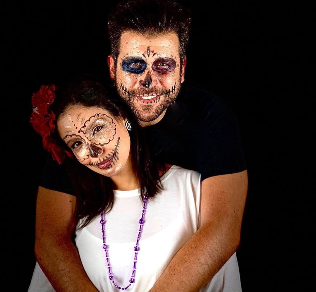 Aleyda Ortiz es puertorriqueña, pero no fue impedimento para que festejara el Día de Muertos junto a su esposo Ricardo Casanova.