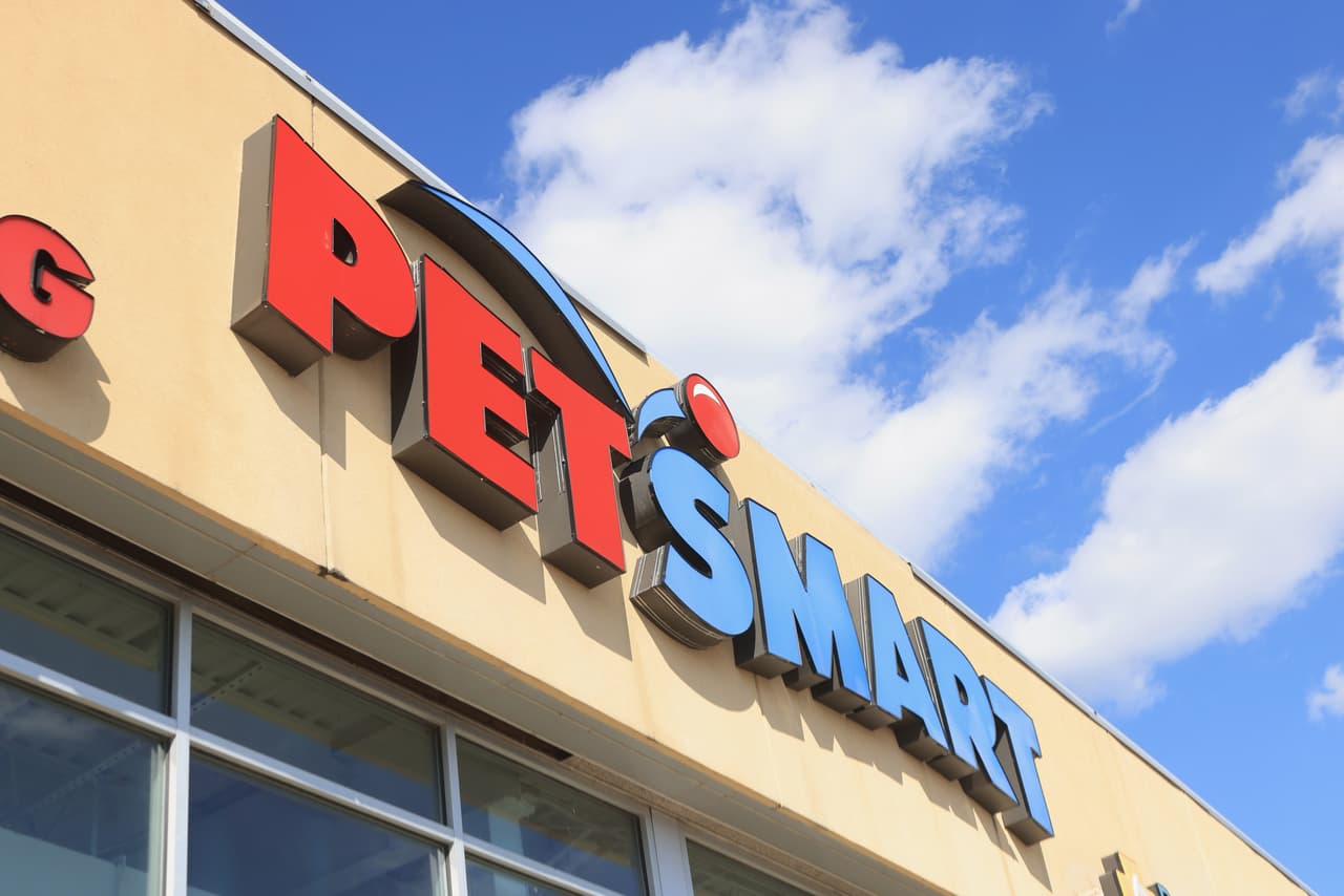 <b>PetSmart</b>
<br>Cerrará durante Thanksgiving (jueves 23 de noviembre), pero abrirá en Black Friday (viernes 24 de noviembre).