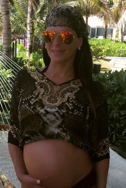 Apenas ayer Barbie se preguntaba: "¿Será esta la ultima semana con mi barrigota? Bueno solo Dios sabe el día y la hora de la llegada de #BabySofia ¡Gracias por sus buenos deseos!!!"