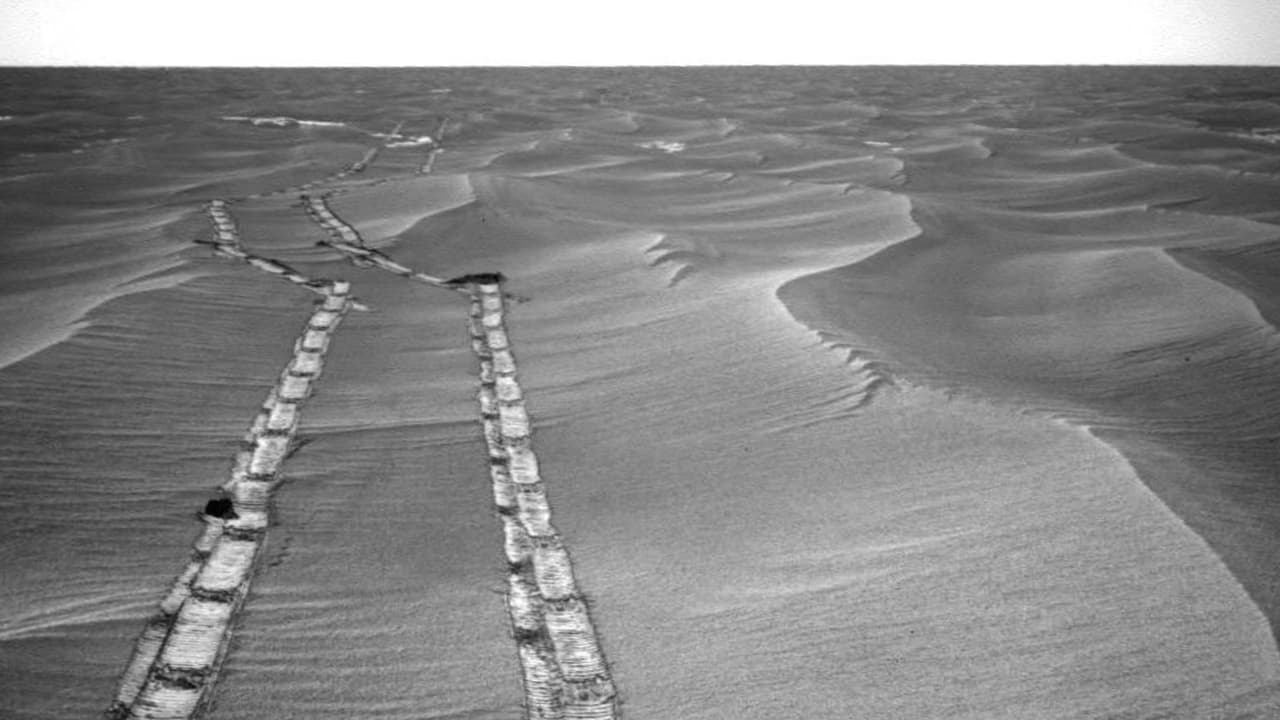 La última vez que los científicos de la NASA escucharon al intrépido explorador fue en junio del año pasado, cuando una tormenta de polvo épica rodeaba el planeta rojo.