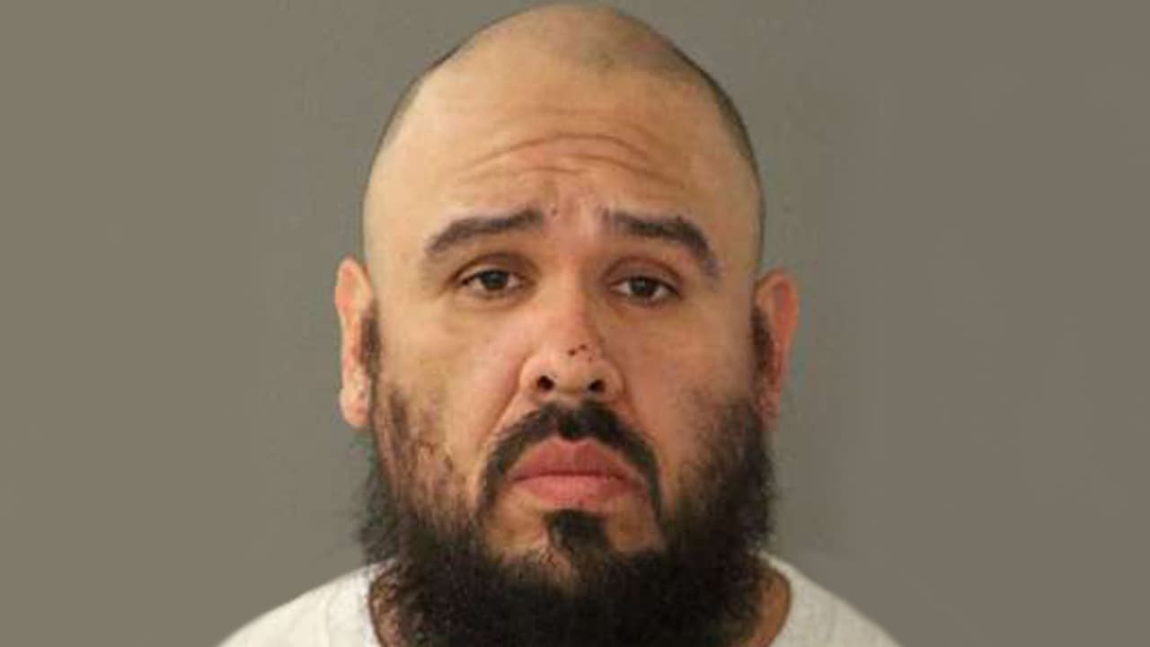 Policía arresta a hombre sospechoso de apuñalar a muerte a una persona en su vivienda de San José