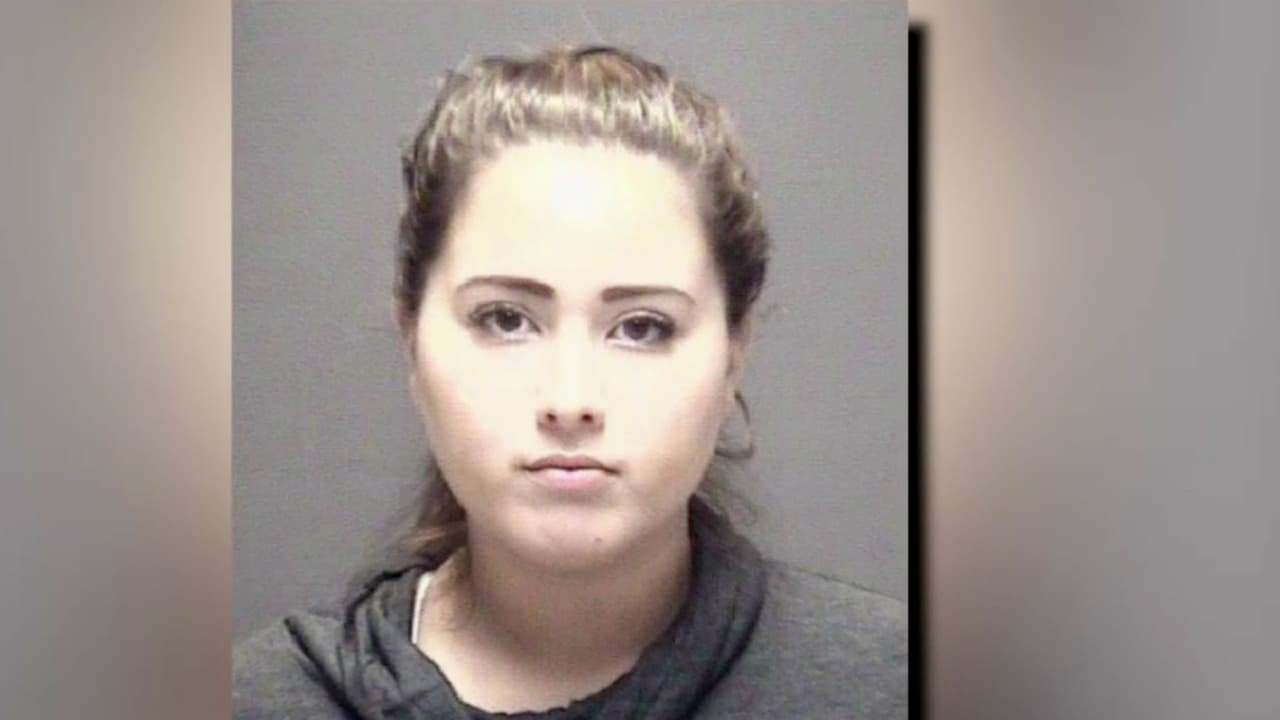 Una maestra de Texas fue arrestada y enfrenta cargos por sostener relaciones sexuales con un estudiante