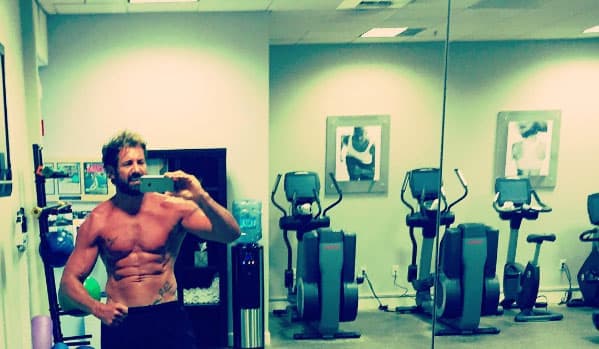 El ejercicio es parte de la vida de Gabriel Soto, para prueba ese tremendo lavadero.