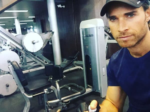 Sebastián Rulli no sólo vuelve locas a las mujeres con su rostro, también con su cuerpo.