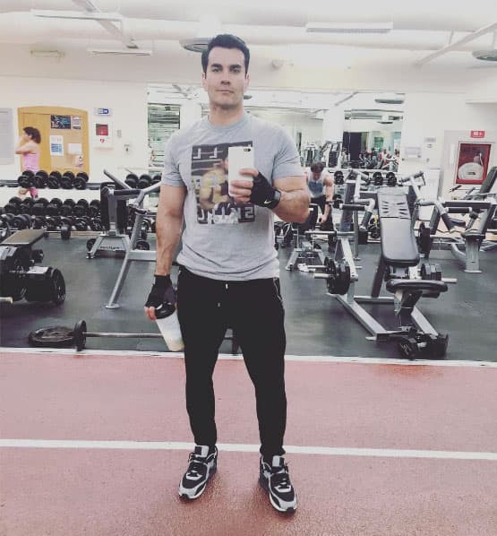 David Zepeda siempre comparte con sus seguidoras fotos en el gimnasio, por eso tiene esos enormes músculos.