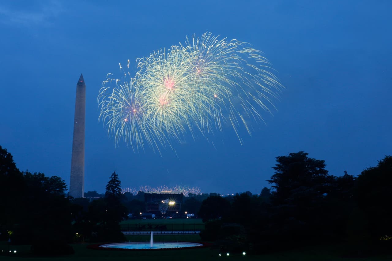 El evento militar, calificado como un “evento especial de seguridad nacional” por el Servicio Secreto, 
<b>reunió a más de 6,700 soldados, vehículos blindados, misiles decorativos y aviones sobrevolando Constitution Avenue</b>, todo con un costo estimado de 25 a 45 millones de dólares.
