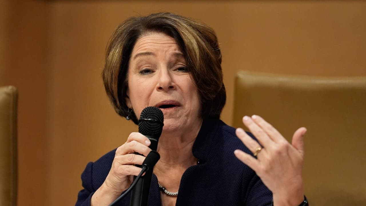 Amy Klobuchar lanza su candidatura como gobernadora de Minnesota tras el retiro de Tim Walz