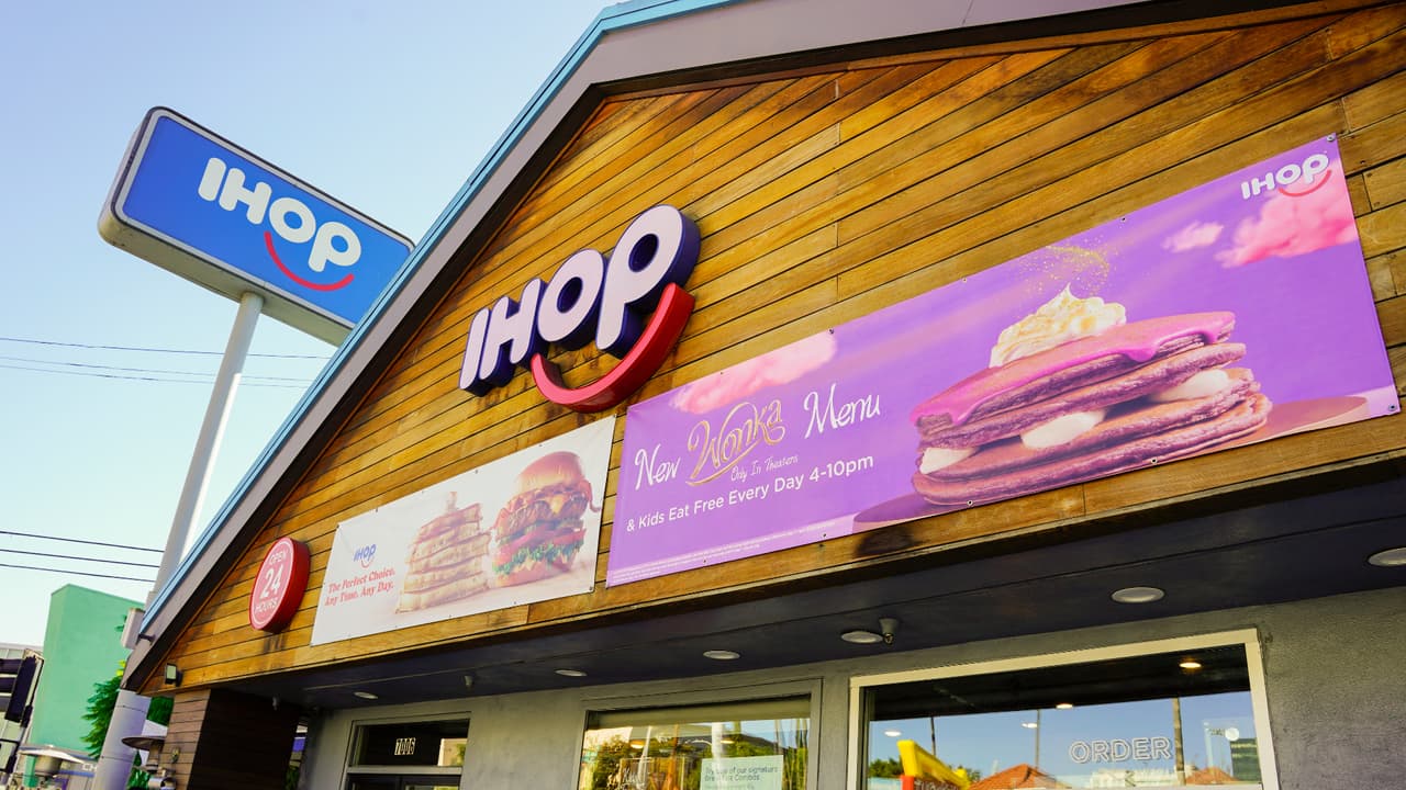 Guardia de seguridad es acusada de disparar mortalmente contra indigente en un IHOP de Filadelfia